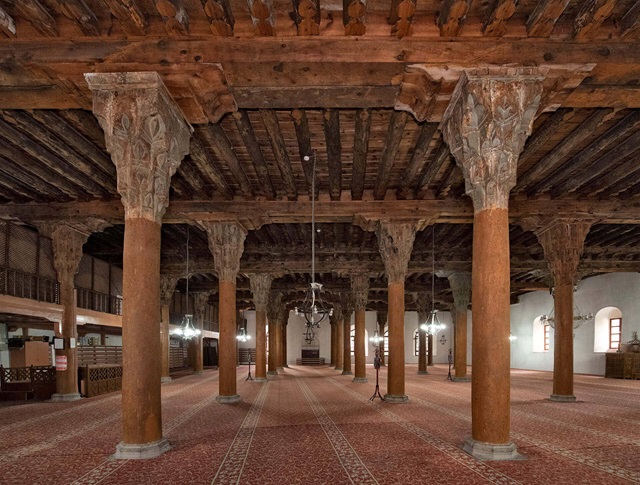 アフヨンカラヒサール大ジャーミィ　中世アナトリアの木造多柱式モスク群