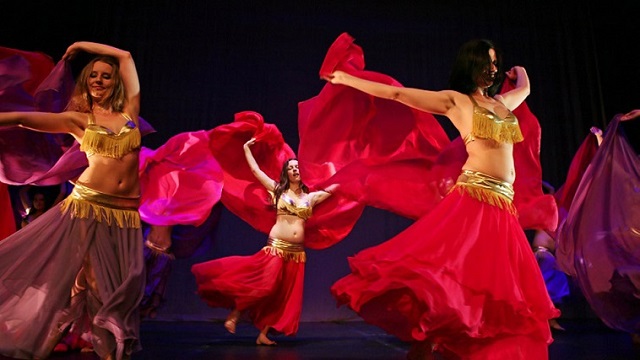 ベリーダンスの魅力とは？歴史や国による違い、衣装、基本の動きを徹底解説！ | トルコ旅行  トルコツアー・観光なら、安心の『ターキッシュエア＆トラベル』におまかせ！