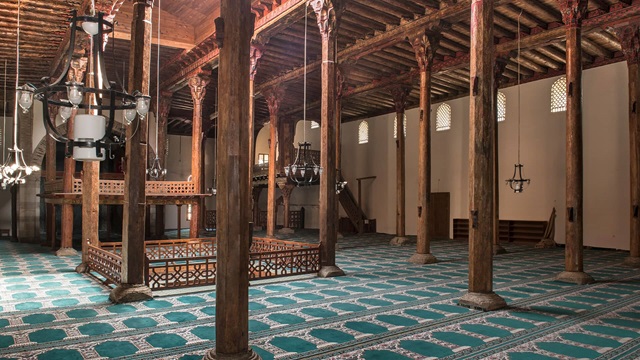 中世アナトリアの木造多柱式モスク群　エシュレフオール・ジャーミィ
